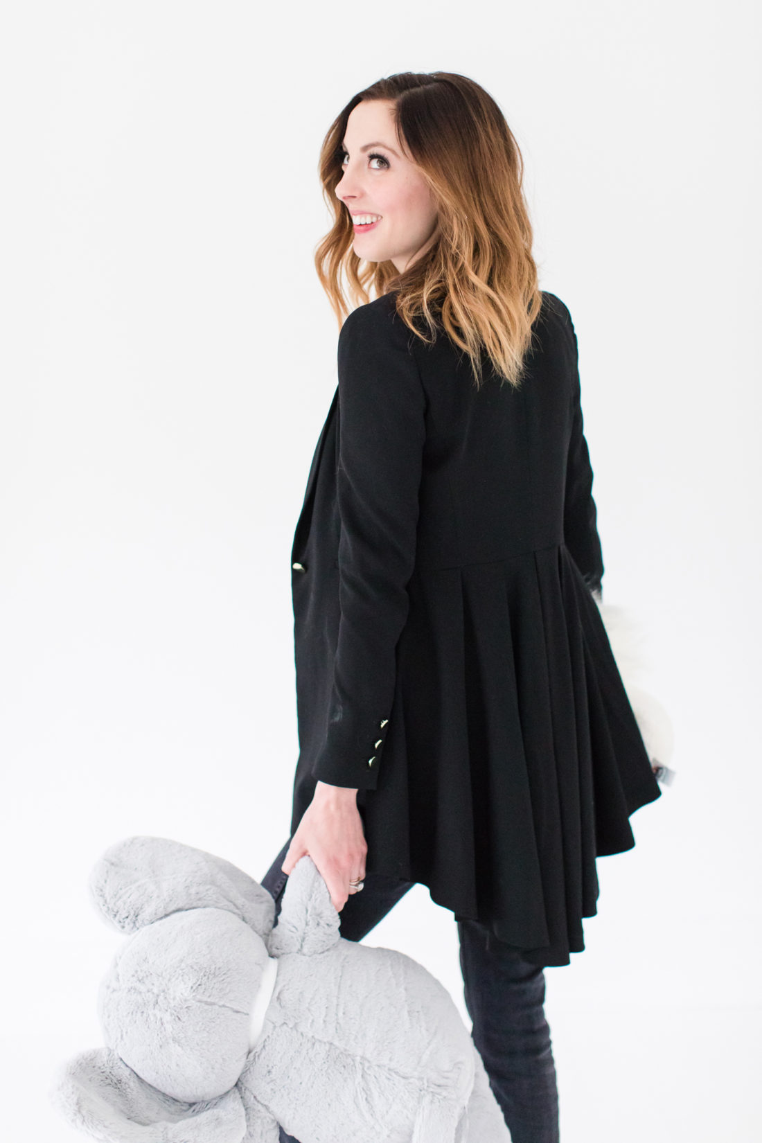 Eva Amurri Martino shows off the back of her black Alice and Olivia blazer