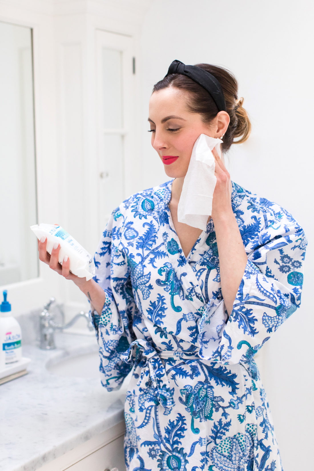 Eva Amurri Martino wipes her face with a Gentle Basics collection cleansing wipe