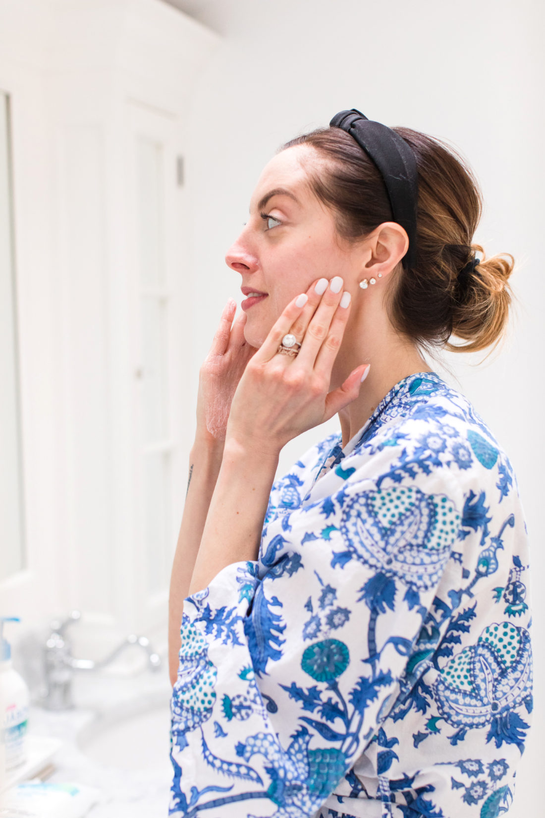 Eva Amurri Martino applies facial cream