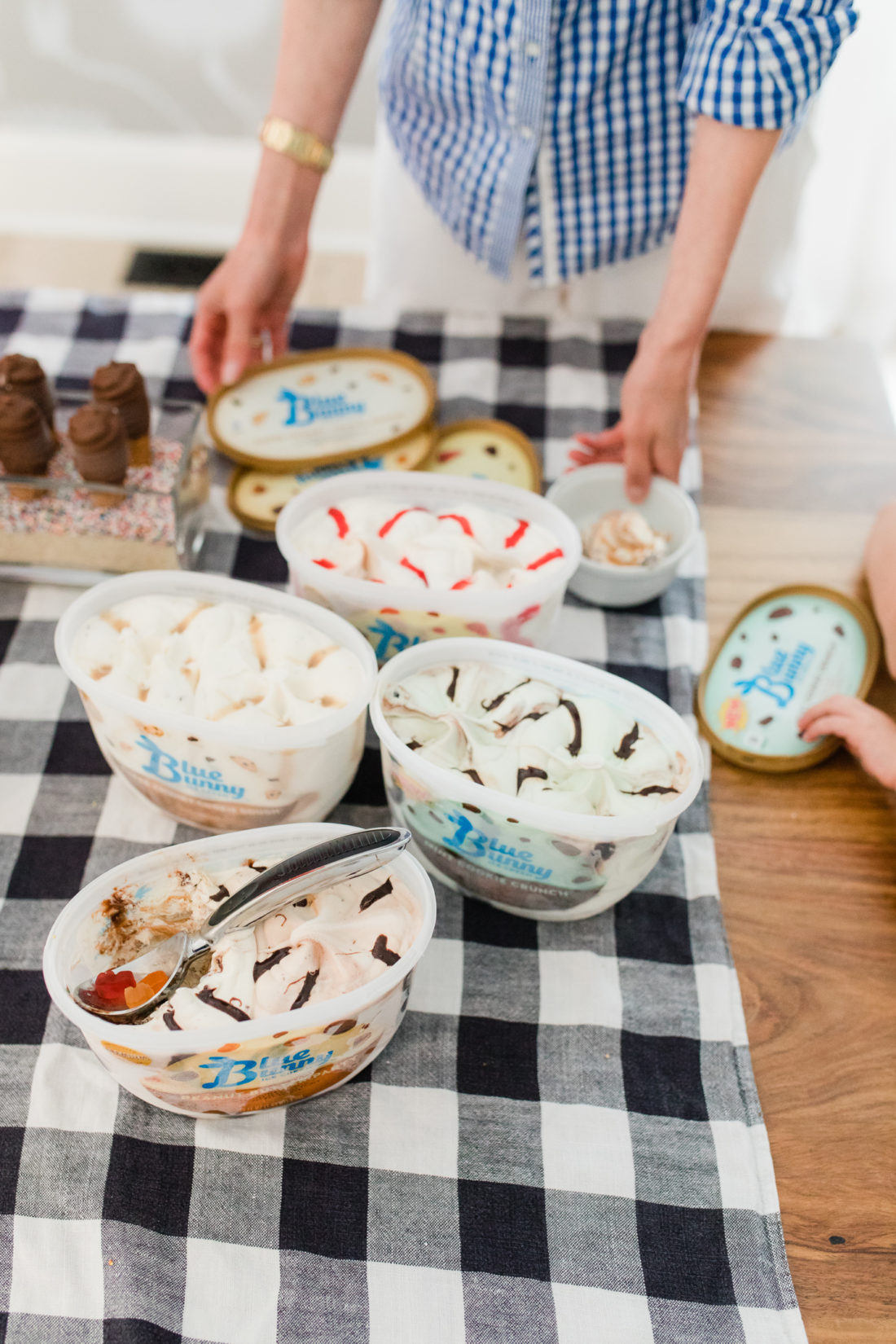 Eva Amurri Martino throws a family friendly ice cream social at her Connecticut home with Blue Bunny ice cream