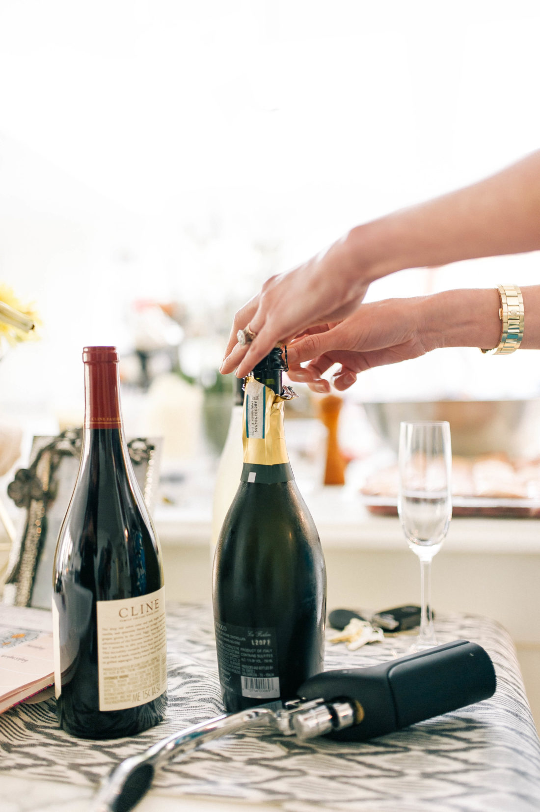 Eva Amurri Martino opens a bottles of prosecco