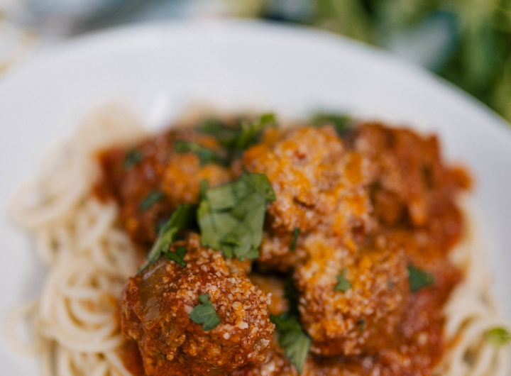 Eva Amurri showcases her favorite slow cooker meatballs recipe