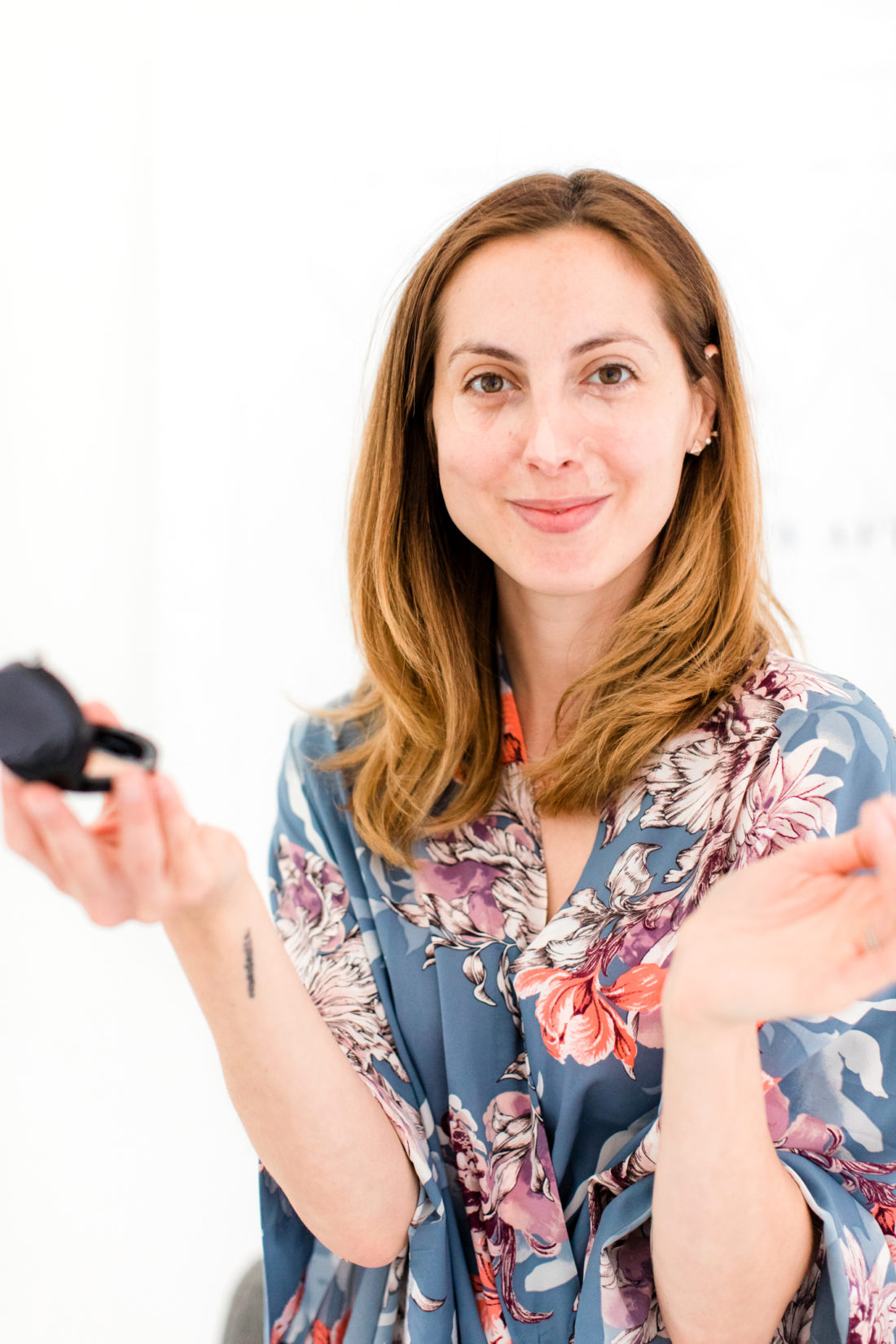 Eva Amurri Martino applies concealer as part of her photo shoot makeup tutorial