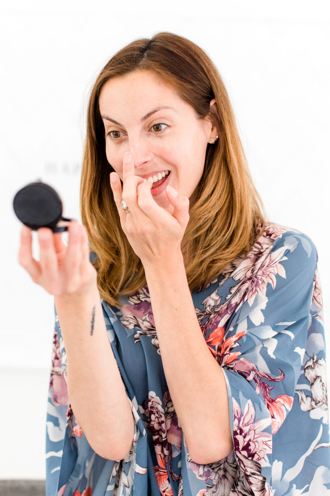 Eva Amurri Martino applies concealer as part of her photo shoot makeup tutorial