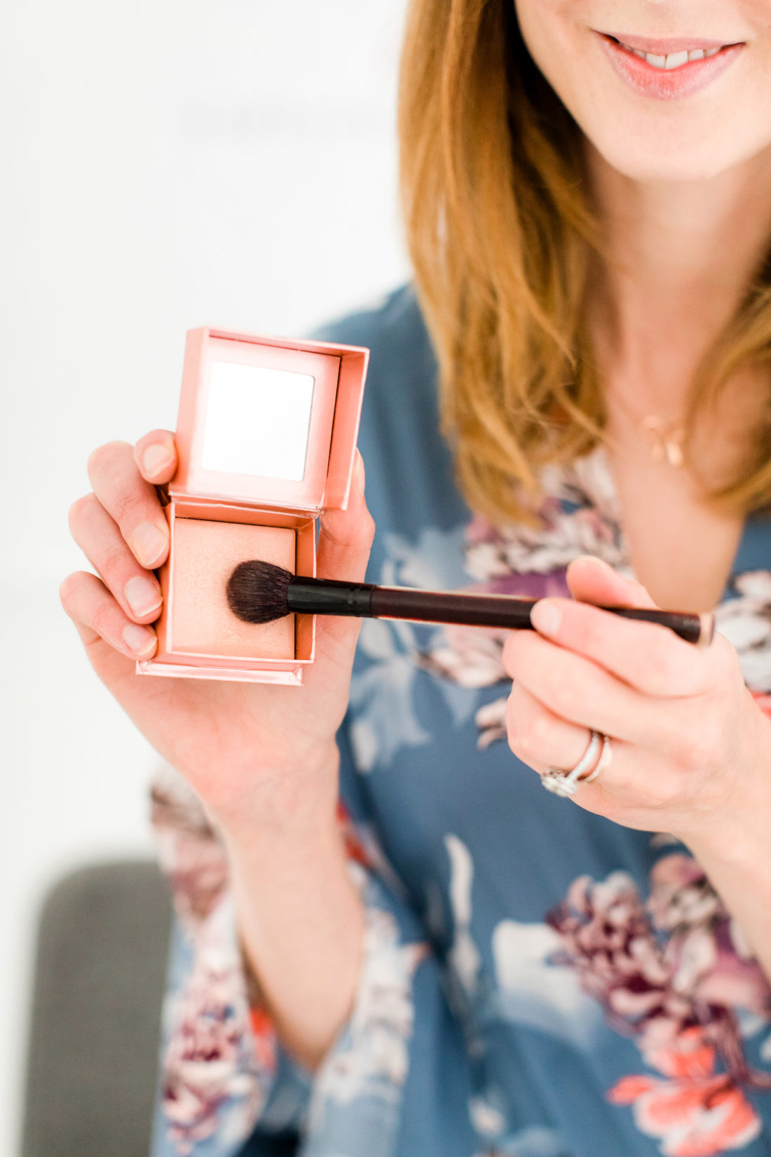 Eva Amurri Martino applies highlighter as part of her photo shoot makeup tutorial