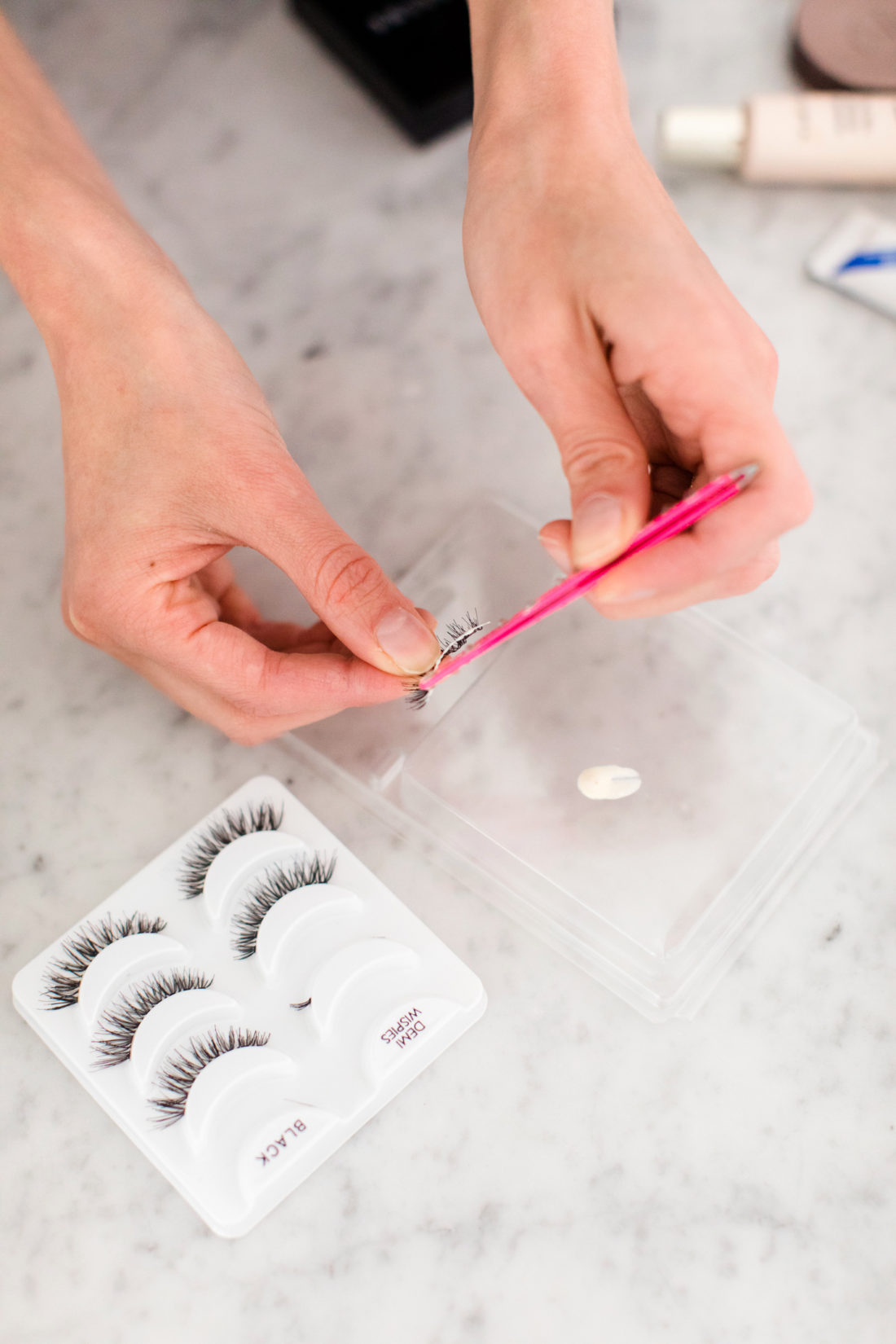 Eva Amurri Martino applies falsh eyelashes as part of her photo shoot makeup tutorial