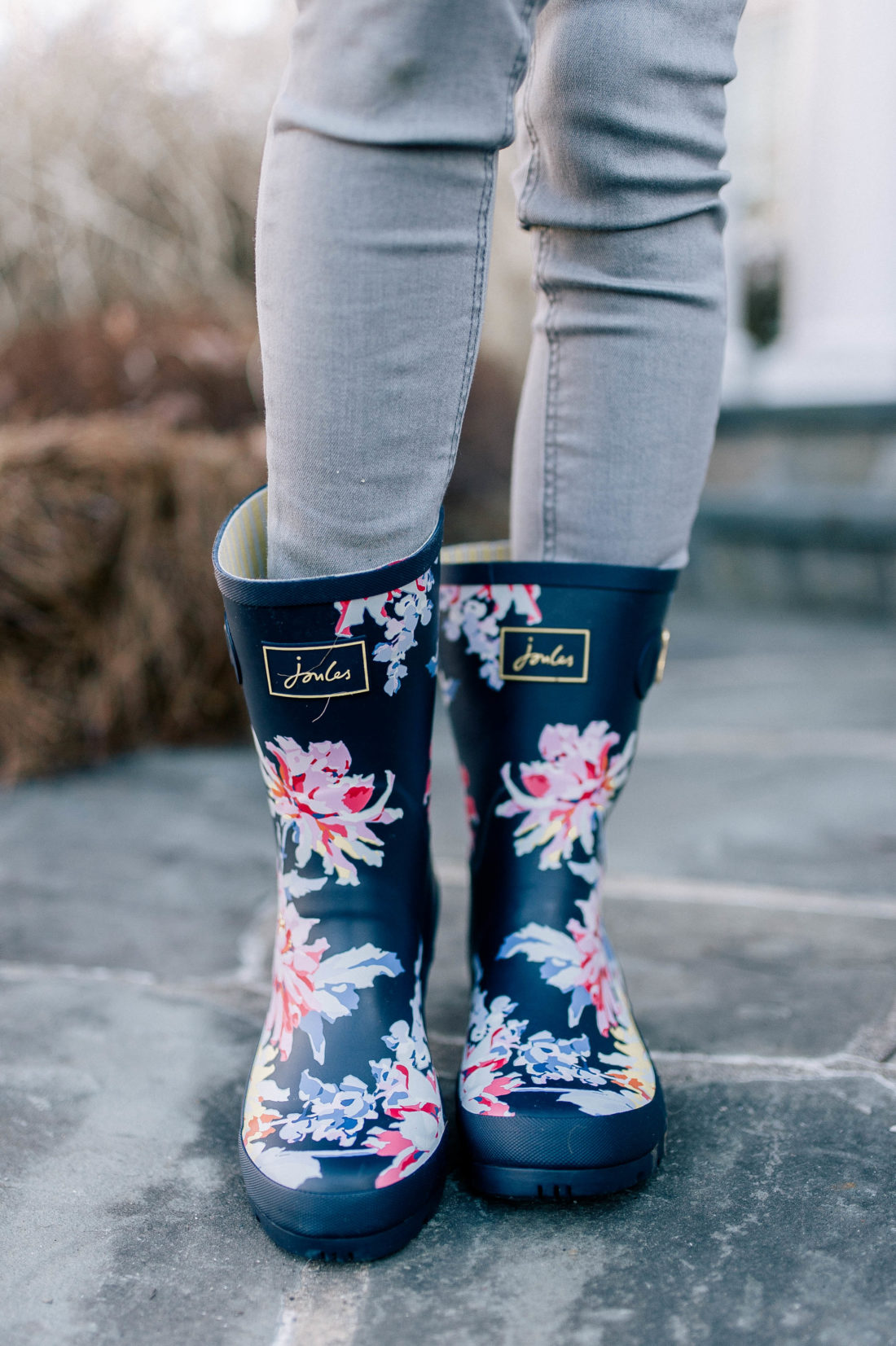 Eva Amurri Martino wears a set of navy flower patterned rain boots by Joules