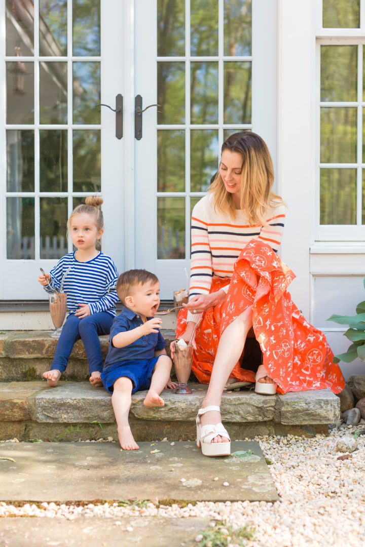 Eva Amurri Martino enjoys smores sundaes with her kids on the steps of her Connecticut home