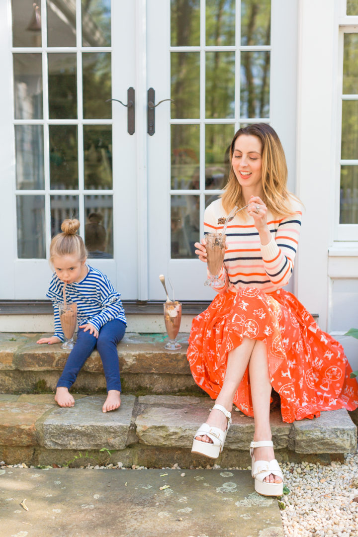 Eva Amurri Martino enjoys smores sundaes with her kids on the steps of her Connecticut home