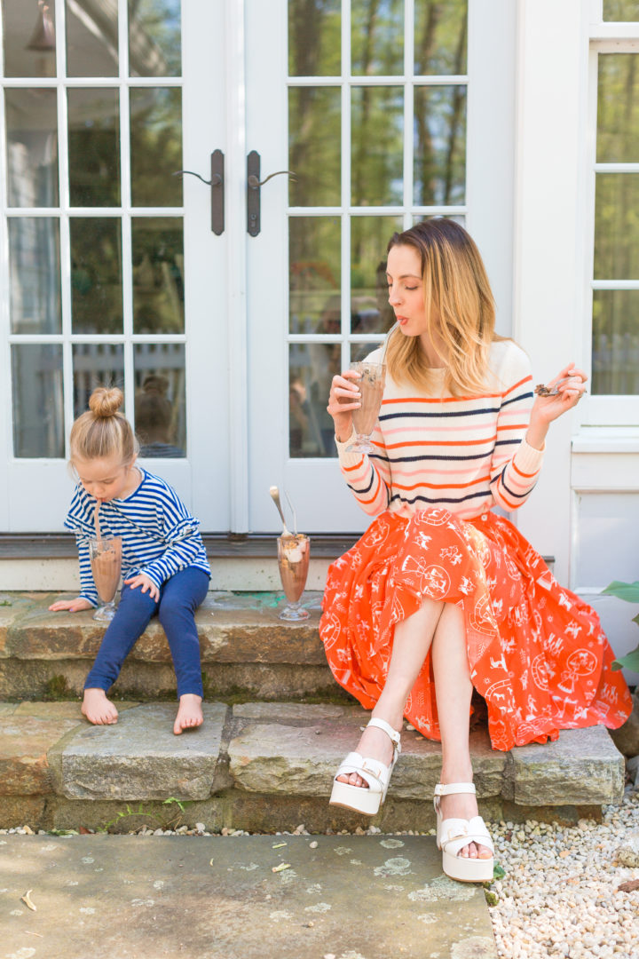 Eva Amurri Martino enjoys smores sundaes with her kids on the steps of her Connecticut home