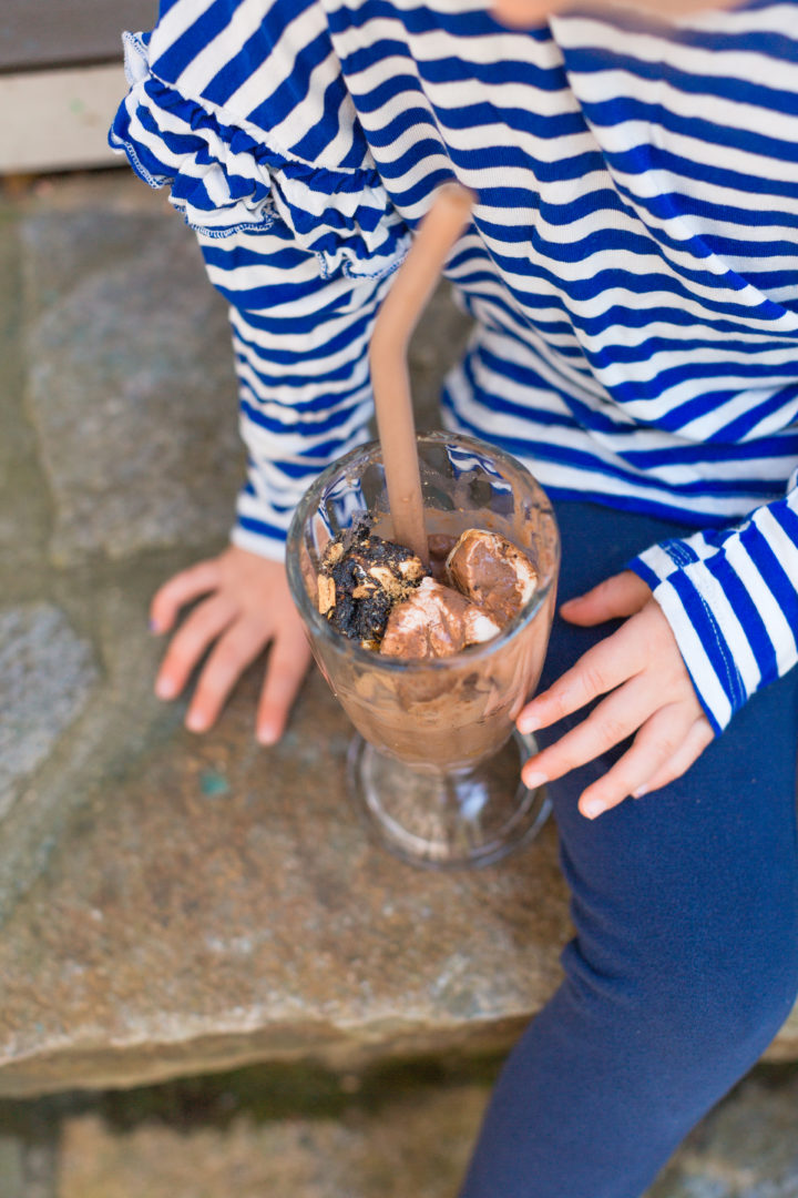 Eva Amurri Martino enjoys smores sundaes with her kids on the steps of her Connecticut home