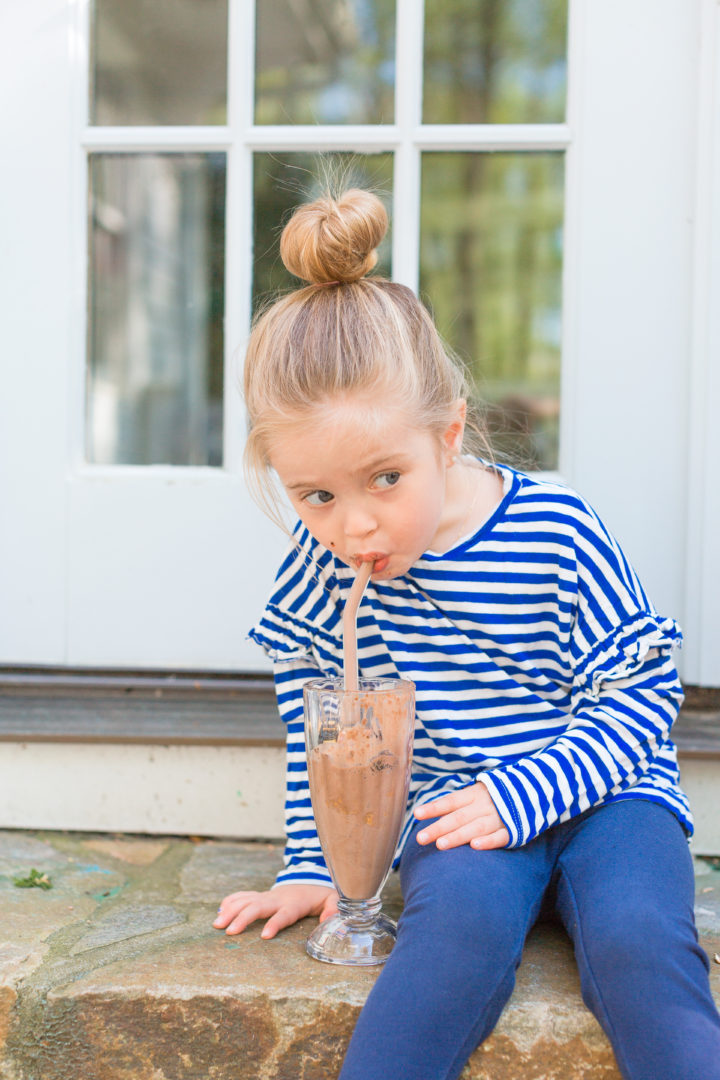 Eva Amurri Martino enjoys smores sundaes with her kids on the steps of her Connecticut home