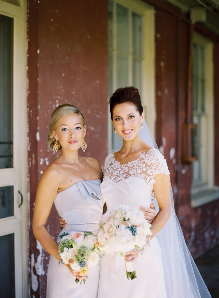 Eva Amurri Martino poses with her bridesmaid, wearing a lilac grey dress