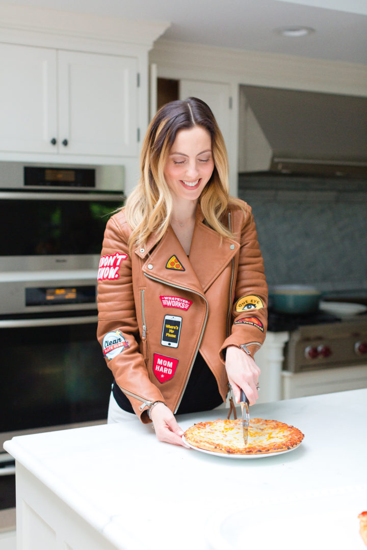 Eva Amurri Martino cuts up pizza for her family's pizza night
