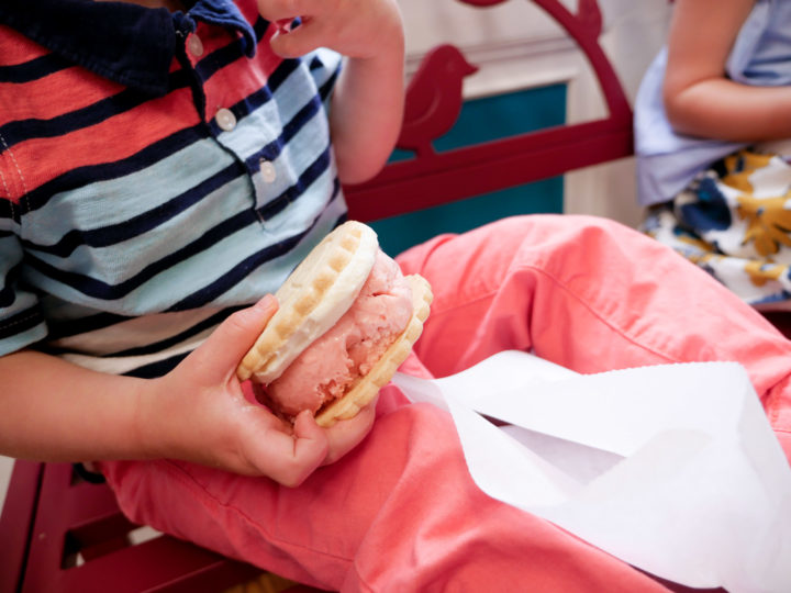 Eva Amurri Martino's son Major and daughter Marlowe enjoying ice cream sandwiches in Charleston