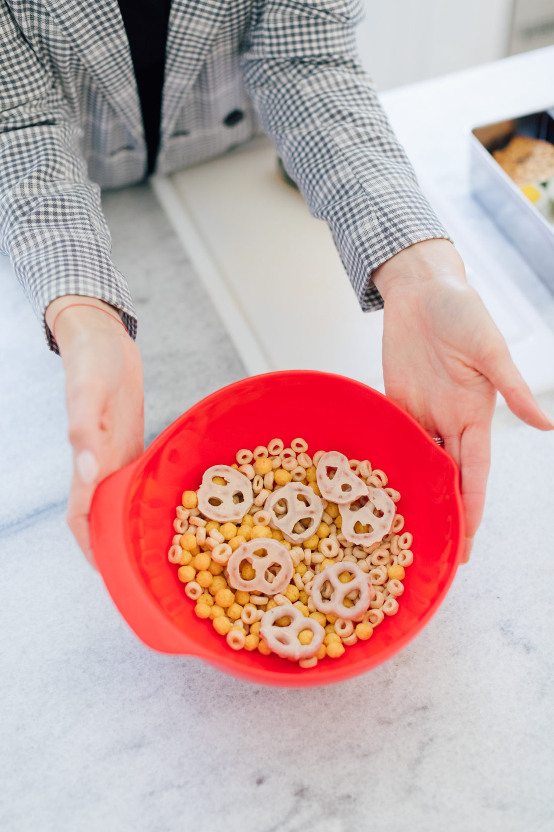 Eva Amurri Martino shows her favorite cereal trail mix as an easy lunch box idea