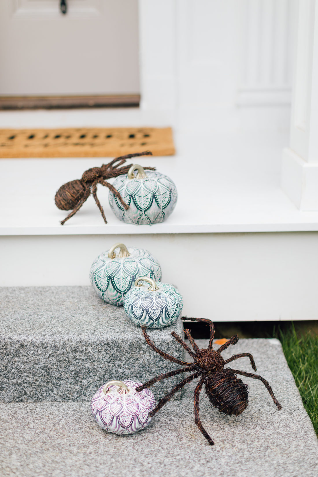 Eva Amurri Martino decorates her house for Halloween