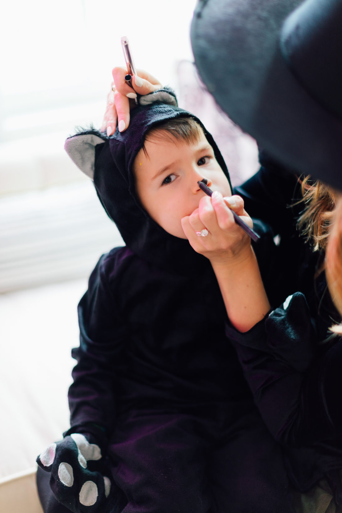 Eva Amurri Martino paints son Major's face for Halloween