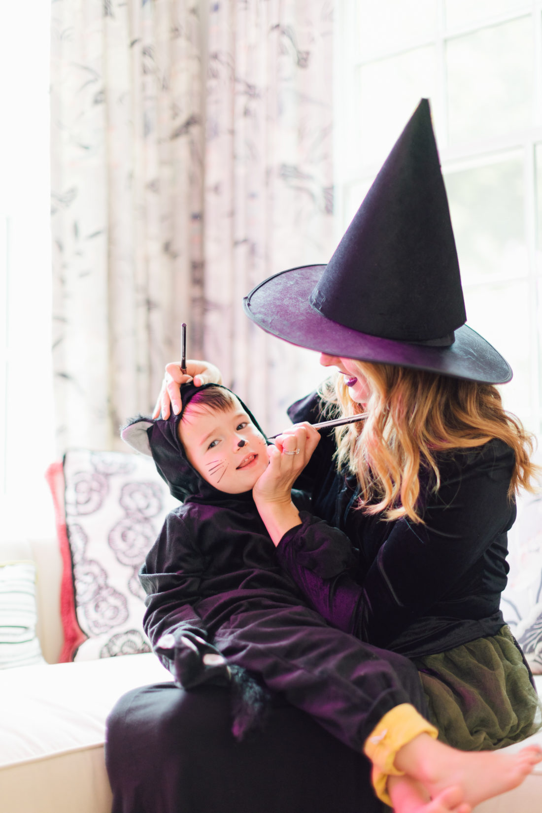 Eva Amurri Martino paints son Major's face for Halloween