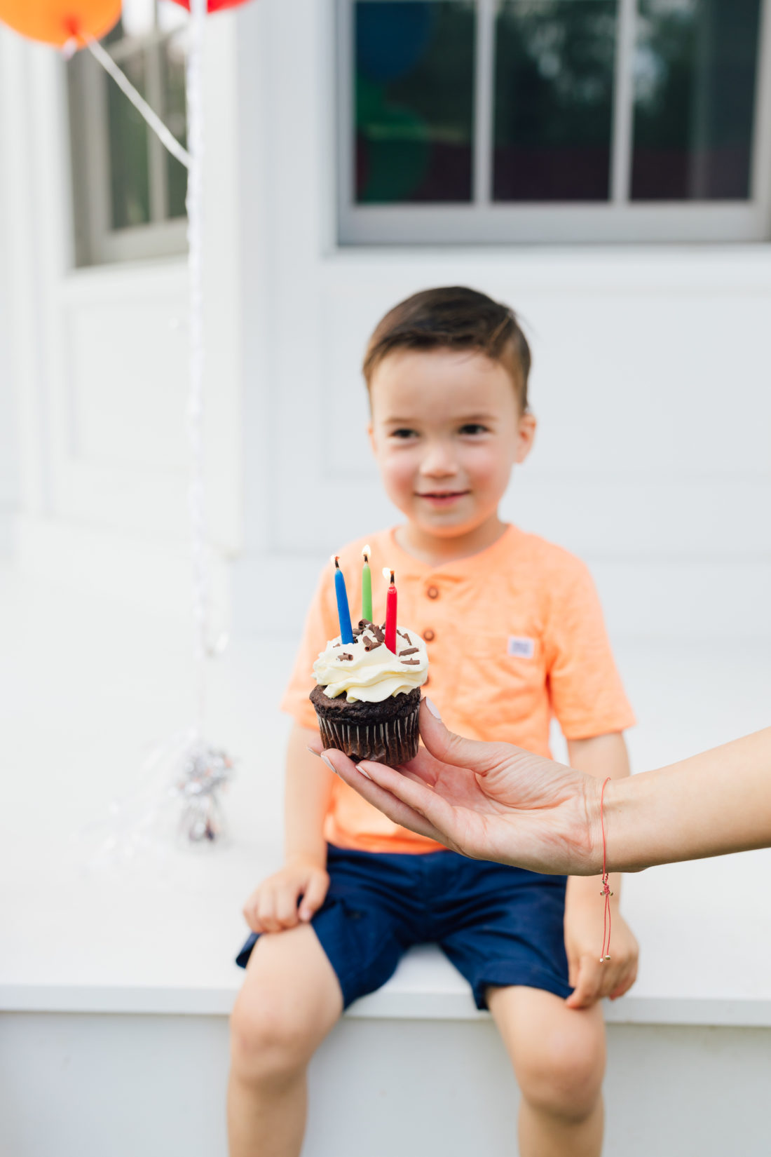 Eva Amurri Martino's son Major blows out the candles on his birthday cupcake