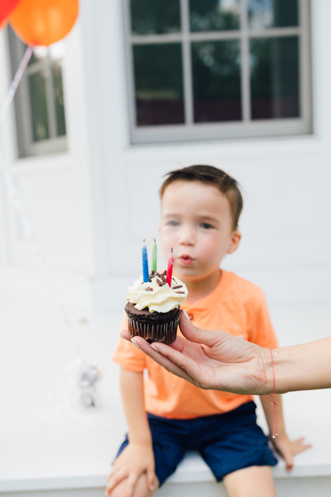 Eva Amurri Martino's son Major blows out the candles on his birthday cupcake