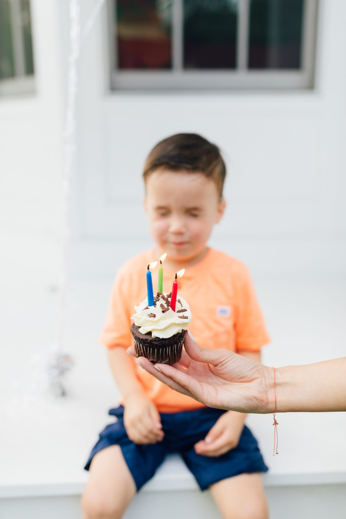 Eva Amurri Martino's son Major blows out the candles on his birthday cupcake