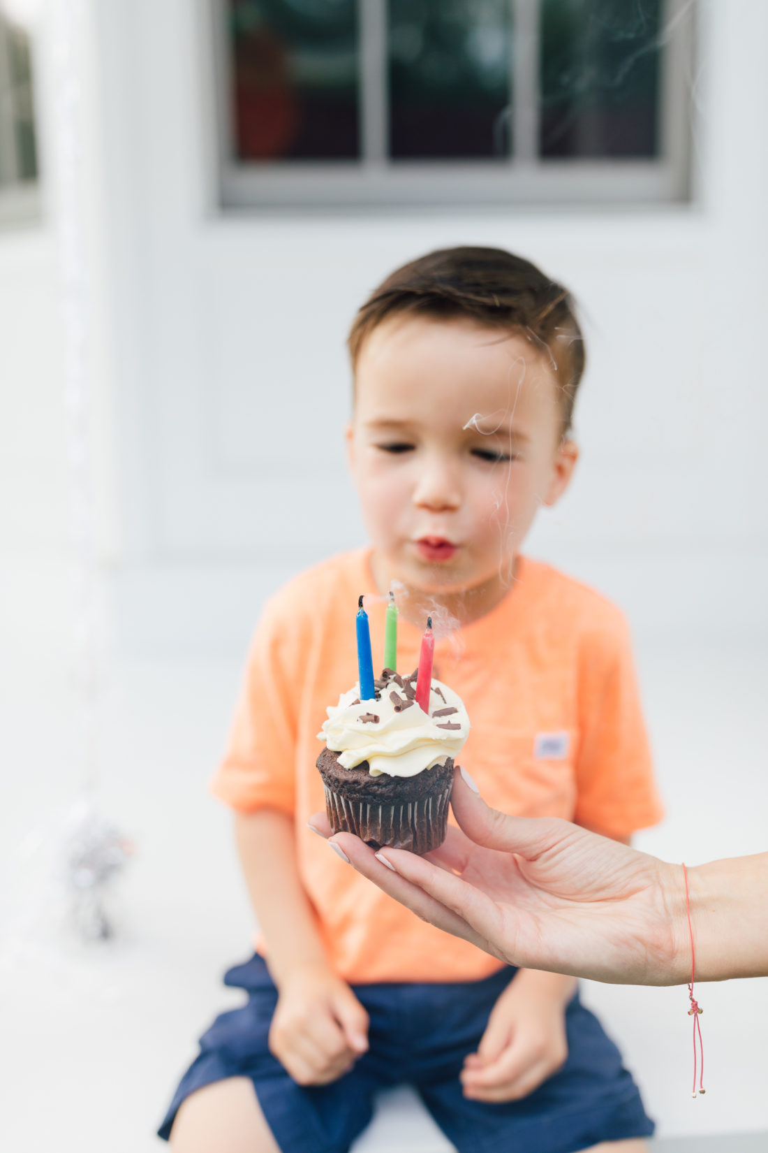 Eva Amurri Martino's son Major blows out the candles on his birthday cupcake