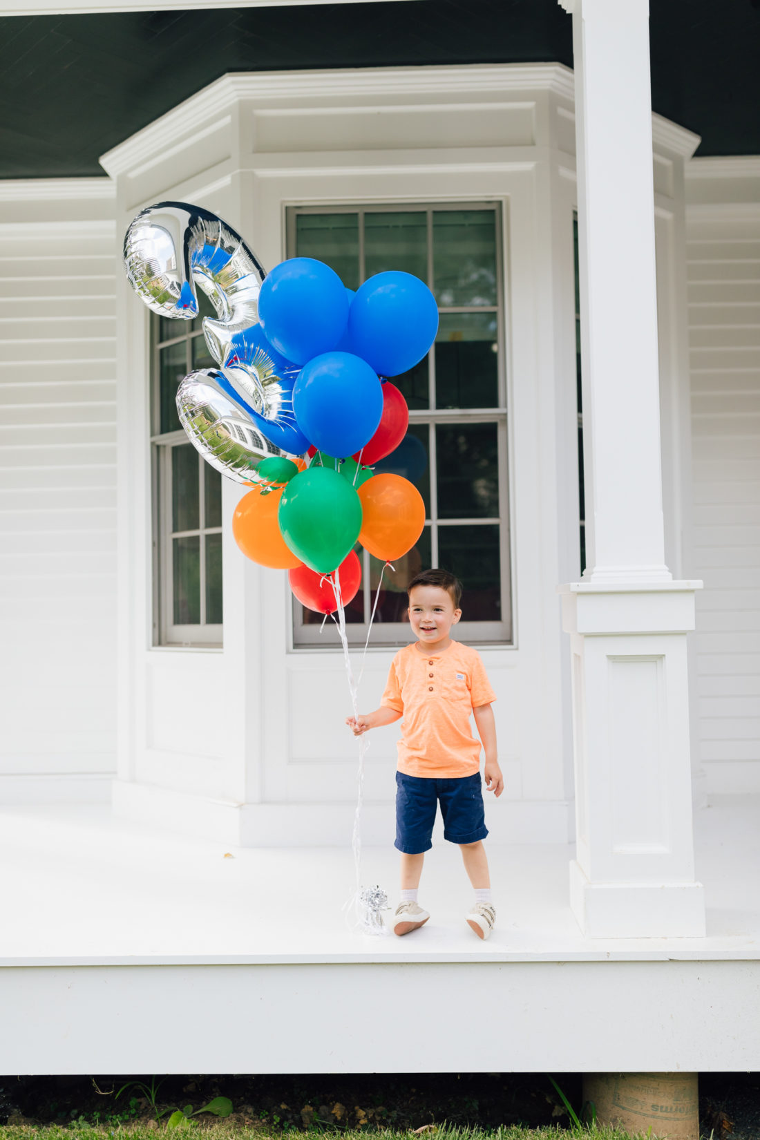 Eva Amurri Martino's son Major holds a handful of balloons for his 3rd birthday