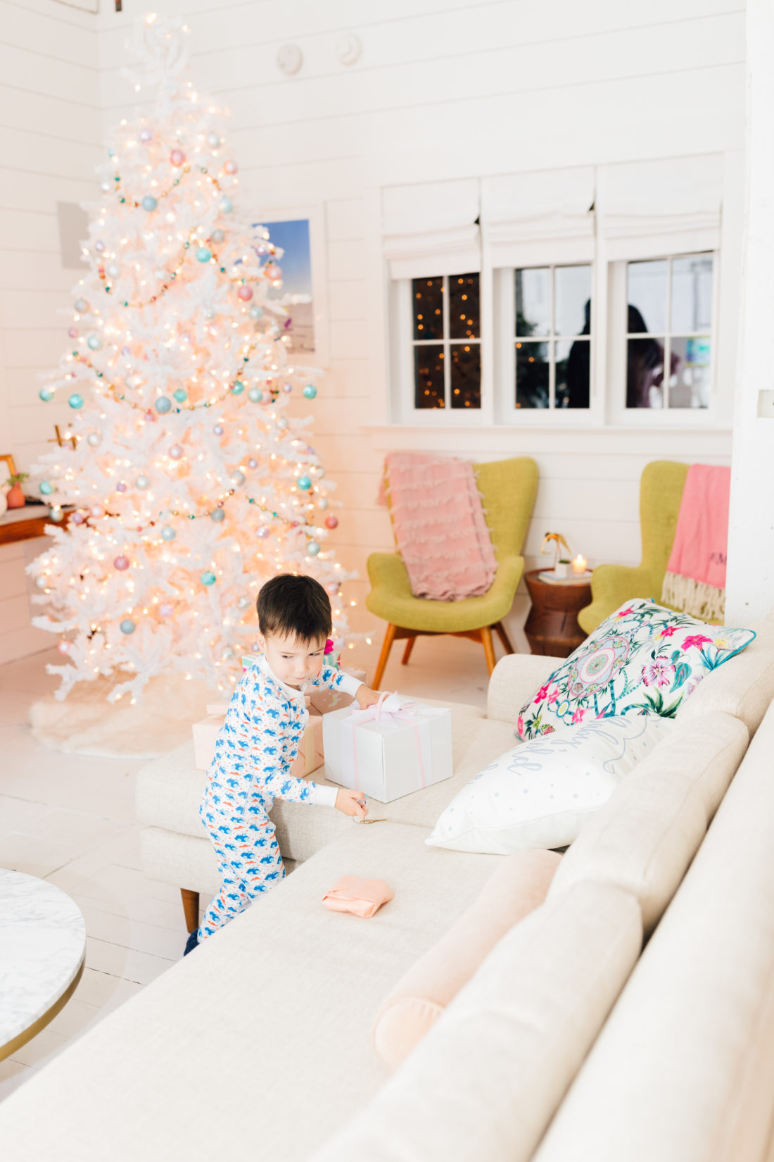 Eva Amurri throws a white elephant pajama party