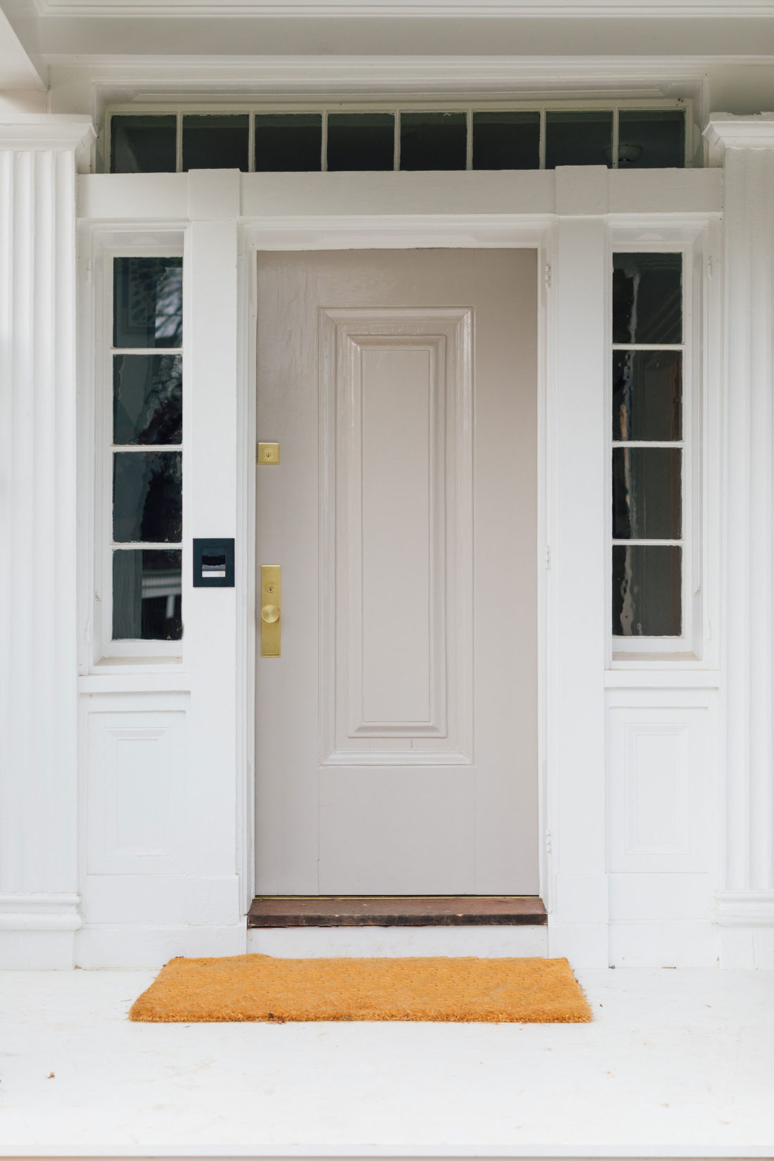 Rings End paint detailing inside Eva Amurri's Connecticut home