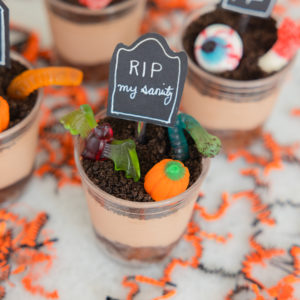 Eva Amurri shares her Spooky Personalized Graveyard Pudding Cups