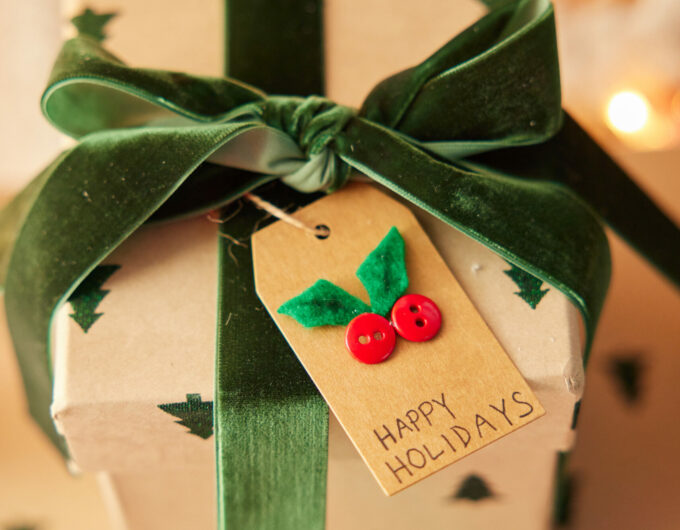 Eva Amurri shares her DIY Gift Tags for the Holidays.